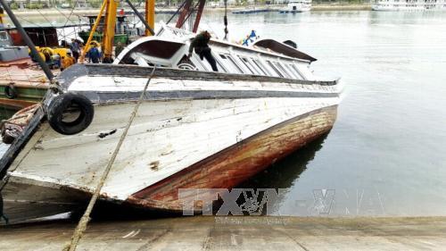 Đắm tàu du lịch trong âu cảng quốc tế Tuần Châu do quên nới dây neo ảnh 2